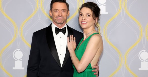 Хью Джекман и Саттон Фостер были замечены вместе впервые за месяцы