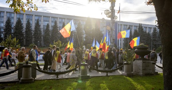 День выборов в Молдове начался