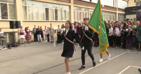 Терзиев с школьными идеями: каждый понедельник упражнения и слушание гимна