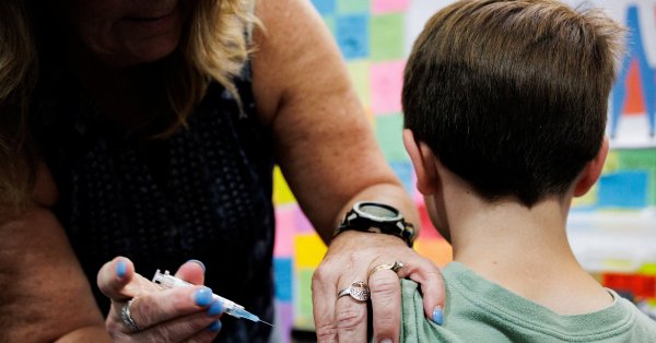 Сотрудники Трампа будут связывать смерть детей с вакцинами против Covid