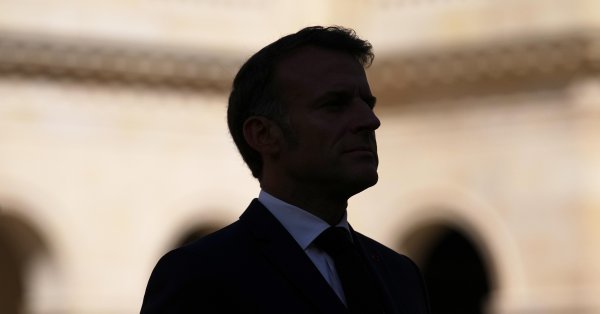 Макрон выравнивает рекорд Миттеррана - 7 премьеров во время своего президентства