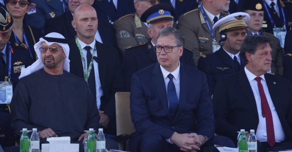 Сербия показывает мышцы, пугает Балканы с помощью фотографий и видео военных парадов и видео