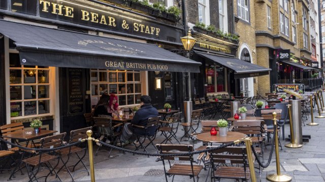 Последние заказы баров: все больше и больше британских пабов закрываются из -за увеличения затрат