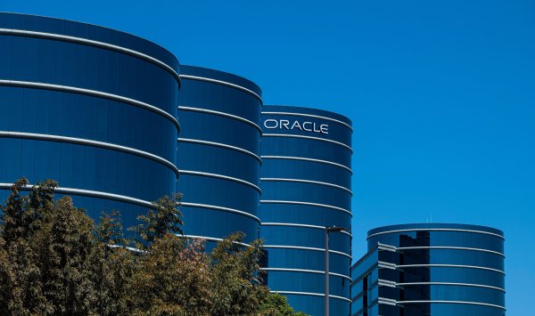 ИИ уволил Oracle в топ -10 S & P 500 и Ларри Элисона над мусесом по богатству
