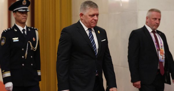 Си попросил Фико свою страну поощрять отношения между Китаем и ЕС