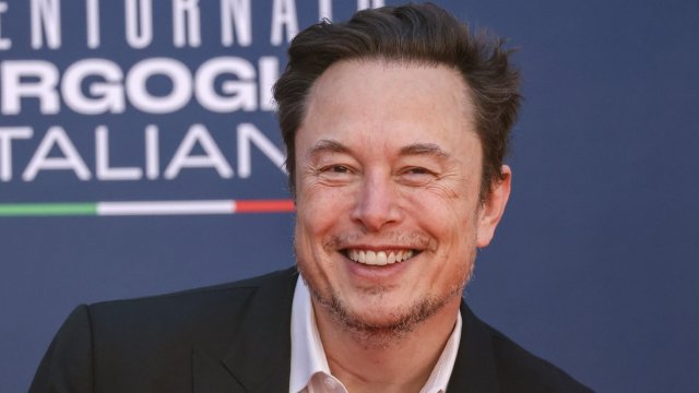 1 триллион. Доллары против будущего Теслы - новая ставка Маск