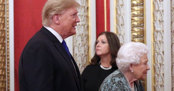 Трамп отправляется в Лондон: самые большие вспышки президентов США перед британскими монархами