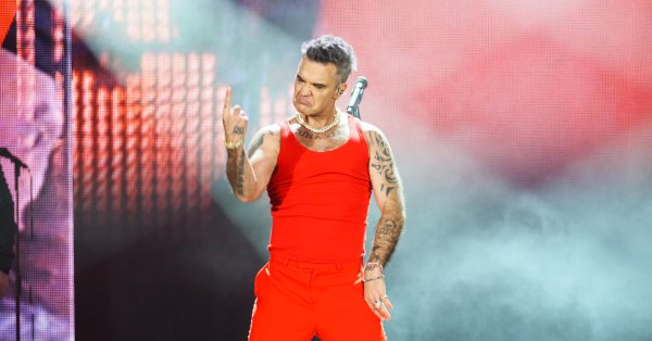 Сотрудники были арестованы, они хотели взятки от водителей Робби Уильямса