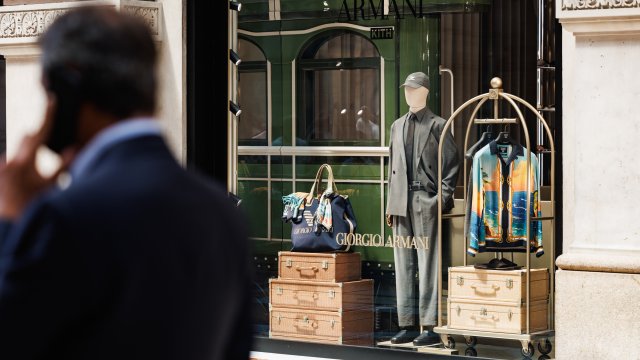 Воля Armani требует, чтобы модный бренд был продан в большую группу