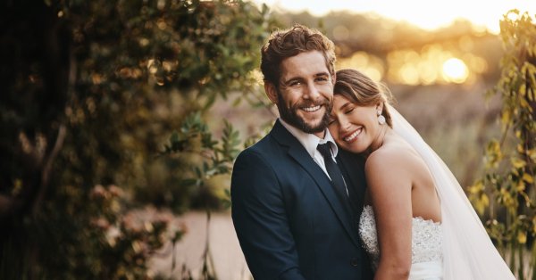 Зодиакные знаки, которые вступают в брак с парнем из средней школы