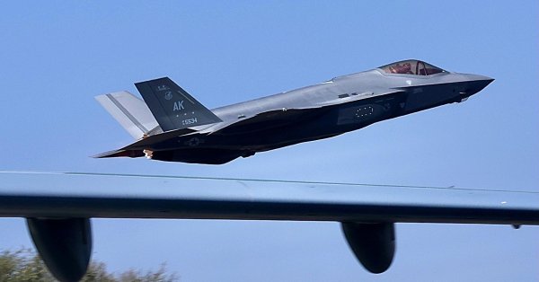 Польша подняла боевые самолеты в воздухе "профилактически"