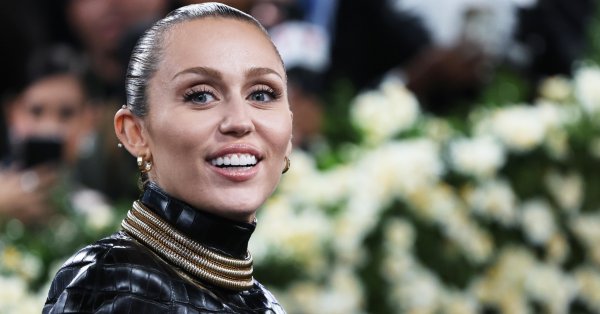 Майли Сайрус «Медицина» - это садоводство