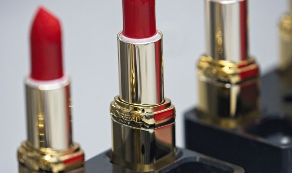 L'Oréal заинтересован только в победной косметической деятельности Армани