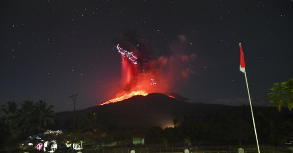 Вулкан Леваби Лаки-лаки разразился несколько раз