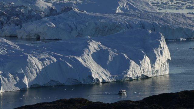 Тягители открыли путь к гонке тяжелых ледоколов