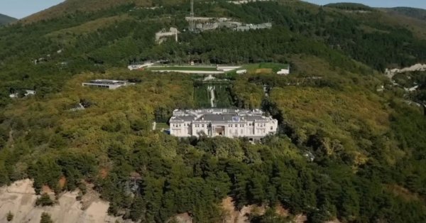 Украинские беспилотники поджег лес вокруг великолепного особняка Путина возле Черного моря