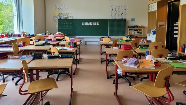 Смешивание достоинств и религии в школе может привести к путанице