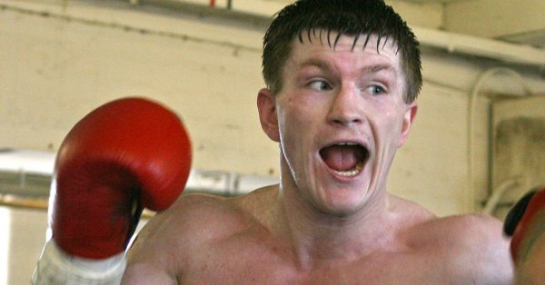 Нашел мертвого чемпиона мира по боксу Рики Хаттону