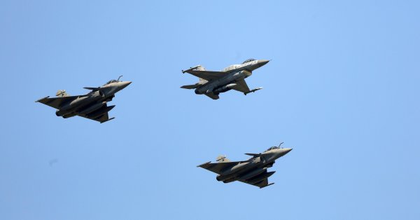 Польша подняла самолеты из -за российских ударов в Западной Украине