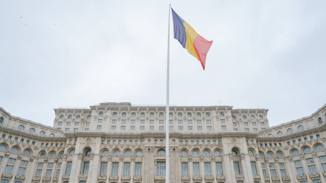 Румынское правительство пережило голосование