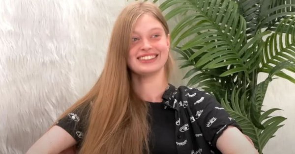 Musk Transcreverre Defiles на Неделе моды в Нью -Йорке