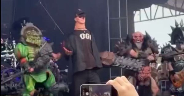 Delocated Айлон Маск, похожий на молот, на рок -фестивале в Чикаго Видео