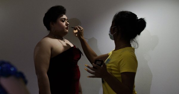 Транссексуальные женщины, нарезанные ножом Meraclia в Таиланде