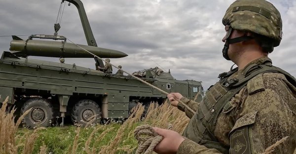 Украинский удар беспилотника разрушен русским ракетным пусковым установками Искандер-М