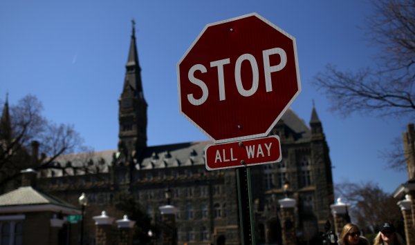 Владение визой H-1B разрушит систему высшего образования США