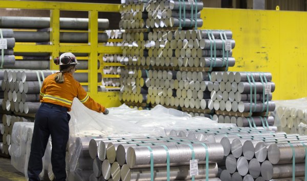 Европа была затоплена канадским алюминием после того, как таможенные обязанности США пошли на рынок