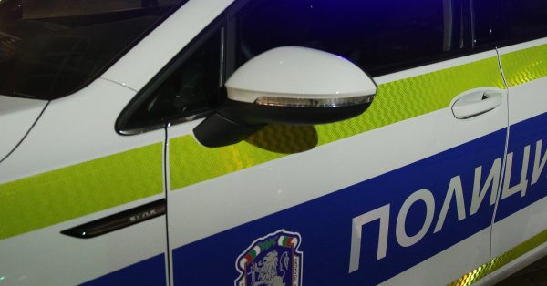 Полиция обыскает гражданин румынского языка, который исчез на солнечном пляже