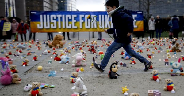 100 детей военных инвалидов и мертвых солдат из Украины приезжают в Роци в Болгарии