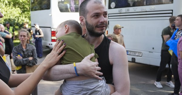 Проверка границы: молодые люди покидают Украину?