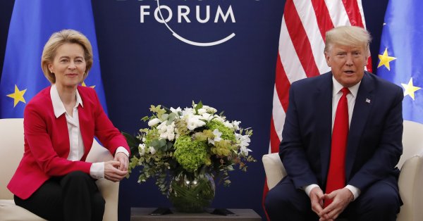 52% граждан ЕС рассматривают соглашение Урсулы с Трампом как «унизительные» обязанности