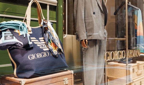 Армани сделал роскошный подарок LVMH и Arno