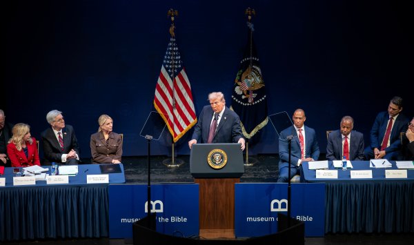 Катар и Польша поражают позицию США среди друзей и соперников