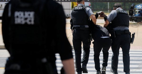 Человек убил своего бывшего и соседа по комнате жестоко