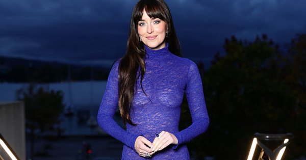 Дакота Джонсон появилась без бюстгальтера на кинофестивале Цюрих