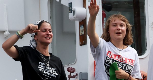 Флот Греты Тунберг для газа вынужден вернуться в Испанию