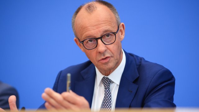 Далекие правые в Германии утроили свою поддержку в местной провинции Мерца