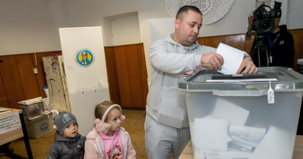 Угрозы взрыва бомбы в нескольких сельдах -выборах за рубежом