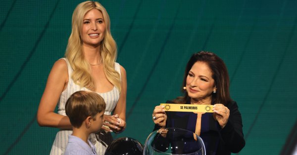 Иванка Трамп вызвала насильственные спекуляции, которые носят парик