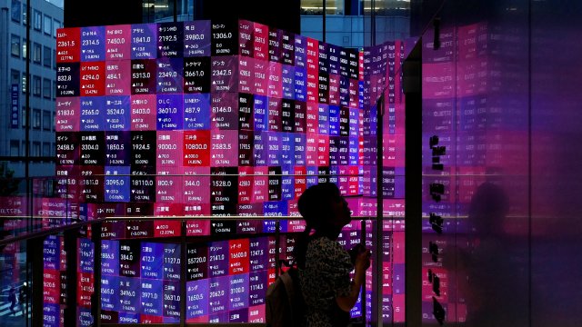 Японский Nikkei 225 достиг новой записи на фоне разнообразной торговли в Азии