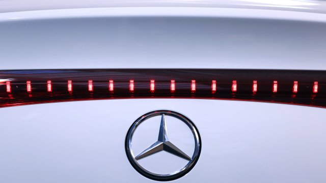 Mercedes сокращает экологический след зеленых алюминиевых электромобилей