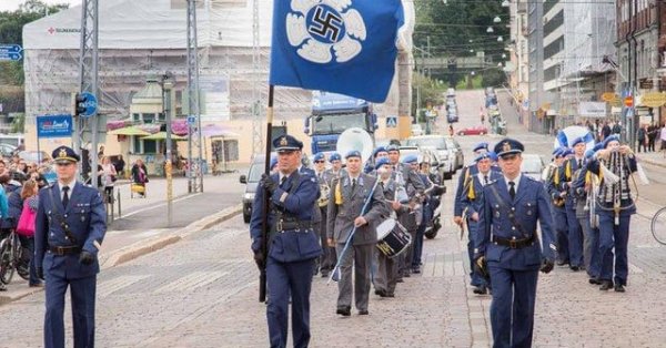 У ВВС Финляндии все еще есть свастика своих флагов, но почему?