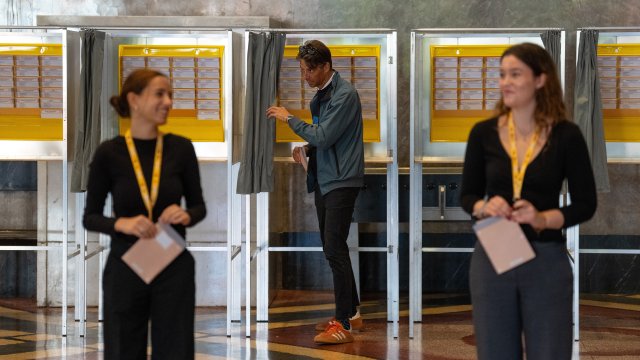 Стражник в Норвегии направляется на переборки