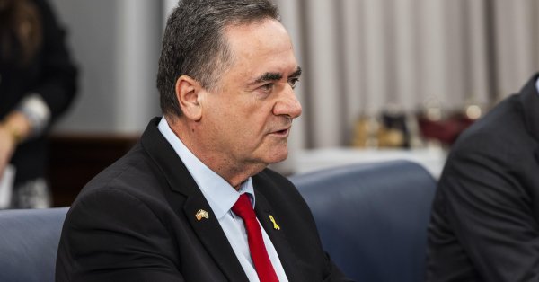 Хакеры распространяют израильский министр обороны