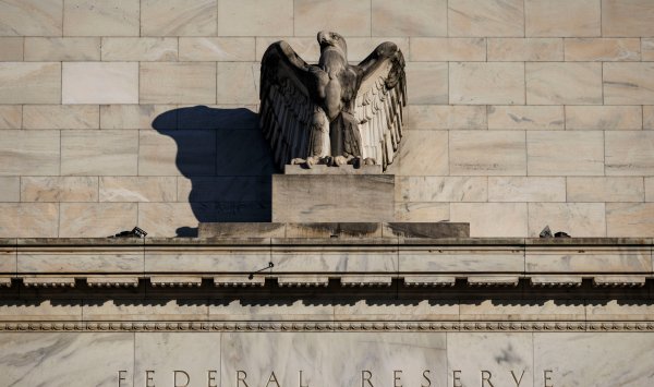 Ожидания того, что ФРС снизит процентные ставки для мировых акций