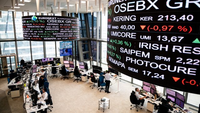 Европейские биржи отметили рост до голосования без власти против французского правительства