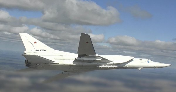 Русские сверхзвуковые бомбардировщики TU-22M3 патрулировали через море Барентса